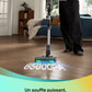 Publicité pour un aspirateur balai sans fil. Un homme utilise l'appareil, de couleur gris argent et noir, pour nettoyer un parquet. La tête de l'aspirateur projette une lumière bleu-vert avec le chiffre « 65000PA » mis en avant pour symboliser une puissance d'aspiration exceptionnelle. La scène se déroule dans un intérieur domestique clair et accueillant, avec une porte vitrée, un canapé bleu et des plantes. 